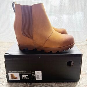 Sorel Women's Tan Chelsea Boots